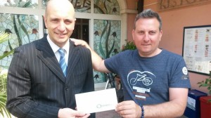 Consegna ufficiale della terza nomination all' "HOTEL ALLA CAMPAGNA" a San Giovanni Lupatoto (VR). Qui il biker Danilo Boni con Enrico Miglioranzi titolare dell'hotel a San Giovanni Lupatoto (VR)