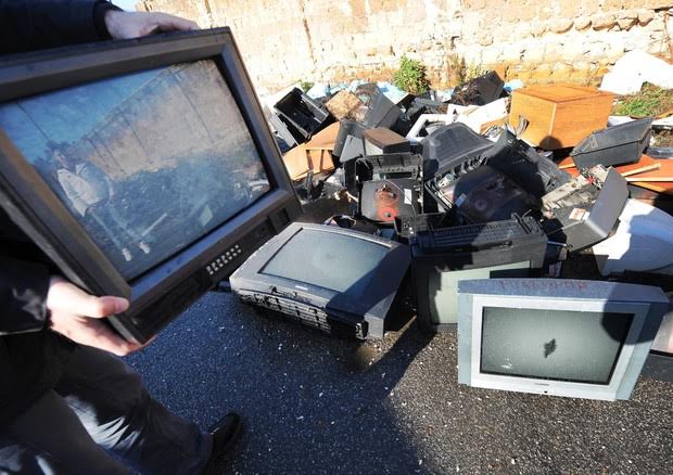 Il riciclo di televisori e monitor a Siracusa